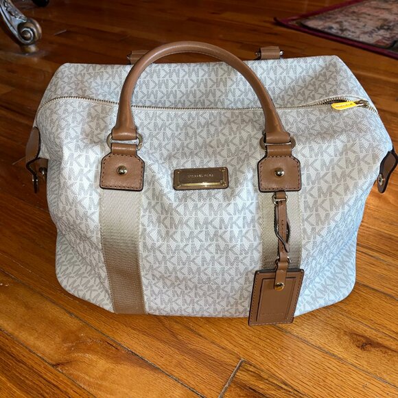 Michael Kors Duffle - Picture 5 of 8